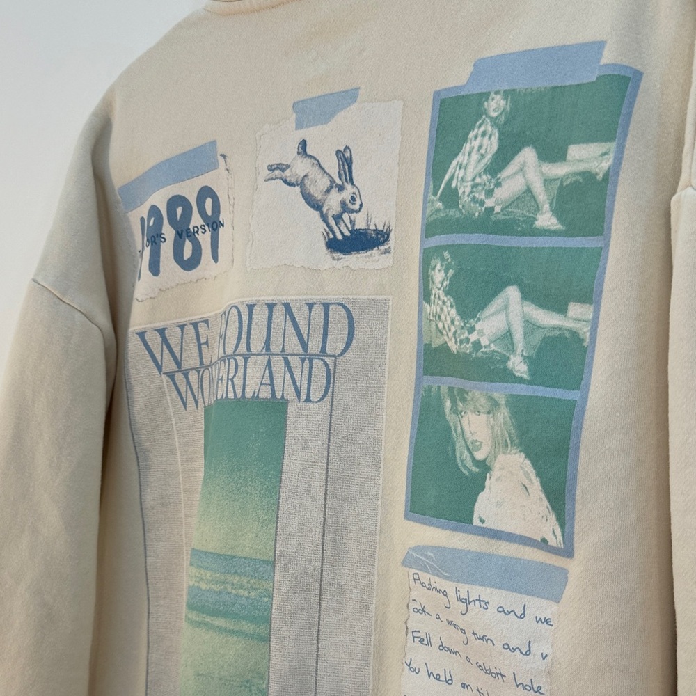 Official Taylor Swift “We Found Wonderland” 1989 Quarter Zip Pullover - Size M - Picture 6 of 9